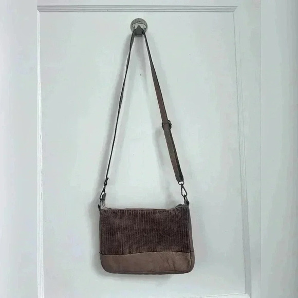 Sundance Perforated Leather Cross Over Zippered Leather Purse Italy $198 - Picture 6 of 6